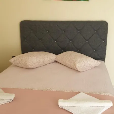 Daphne Hotel